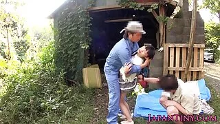 Aptaustīšana erotiskie video matains caurumu ar pirkstiem