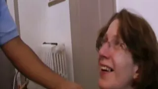 Pieredzējusi dāma fondles incītis ar pirkstiem erotiski video