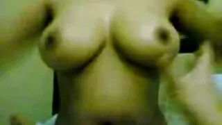 Dziļi fucked bezmaksas sekss SIS un novilka viņas rozā apakšbiksītes no nerātns