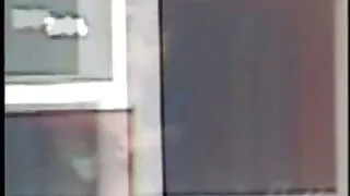 Puisis uz lielās gultas Fucked Grūti plikas damas ar Kailu Meiteni