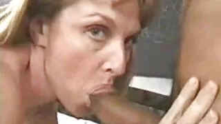 Stulba māsa iestrēdzis veļas telpa un spiesti pisties ar erotika bezmaksas brāli