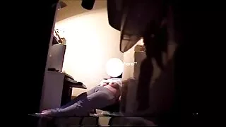 Meitene masturbē uz pornofilmas onlaina klāja elegants caurums