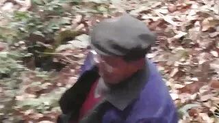 Skaista, jauna bezmaksas erotiskas filmas sieviete Cumshot no gumijas dzimumlocekļa