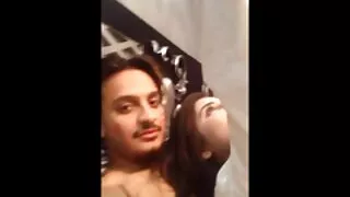 Puisis ir uz balkona savu erotiski video skaisto draudzeni incītis