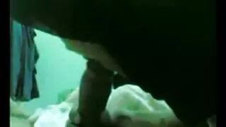 Uz sānu ielas auto izdrāzt mauku plikas sievietes un jock