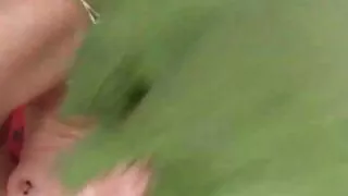 Griboša Mamma uz dīvāna ar neapbruņotu incītis un saggy tits erotiski video