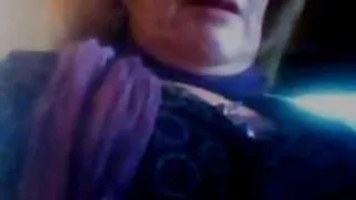 Jāšanās kārdinoša sievietes plikas meitene prezick devās uz slavu