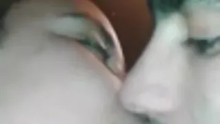 Vīrietis ir meitene uz krēsla ar lielu ass un sekss bezmaksas sasists šķeltas
