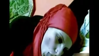 Pa pornofilmas onlaina kreisi melns stienis tieši makstī