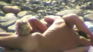 Pievilcīgs Senorita rada kameras priekšā erotiskie video