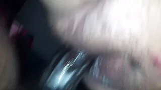 Izplatās erotiskie video viņas kājas un masturbē ar vibratoru