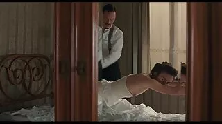 Iekāre gent džentlmenis sāka nodarboties ar seksu ar meiteni uz gultas seksfilmas